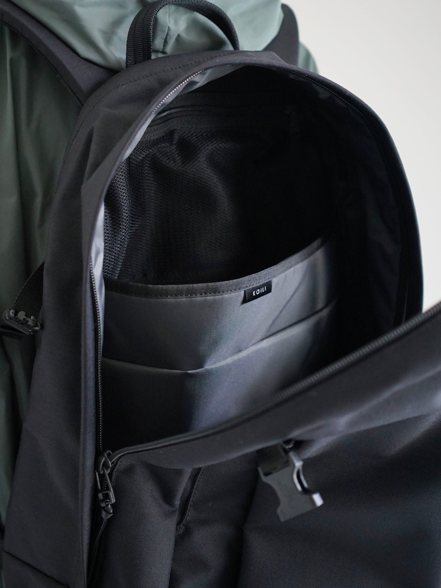 KaILI / ACTION BACK “BLACK”