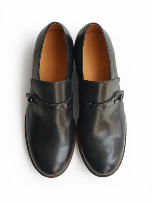 forme / Botton strap shoes “black”