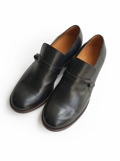 forme / Botton strap shoes “black”